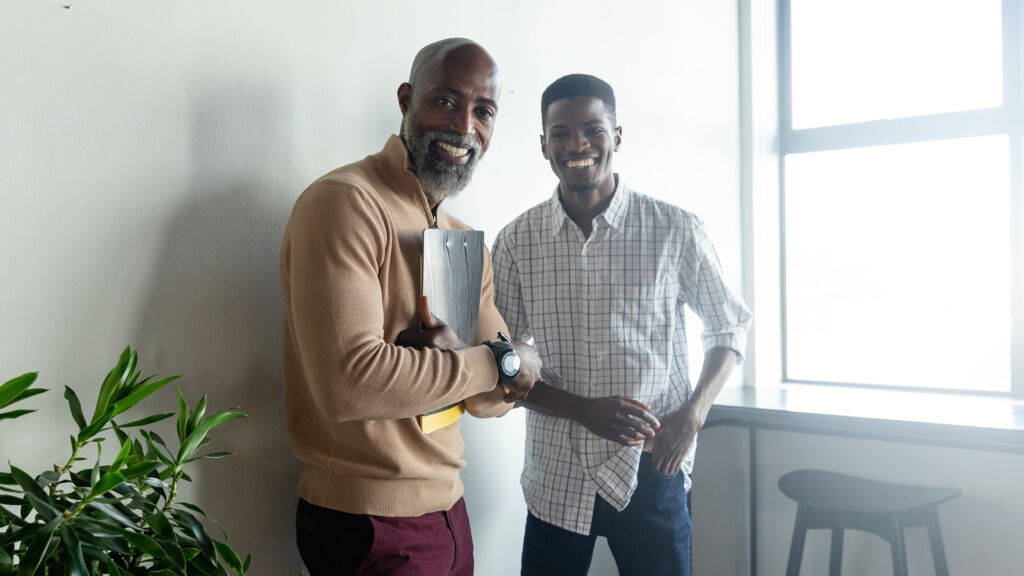 un mentor et un jeune homme